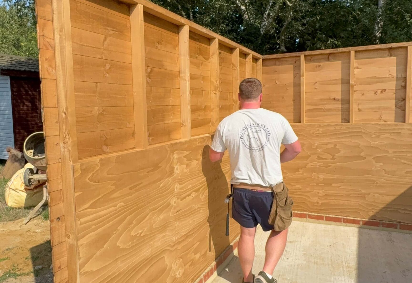 Craftsman putting up sections