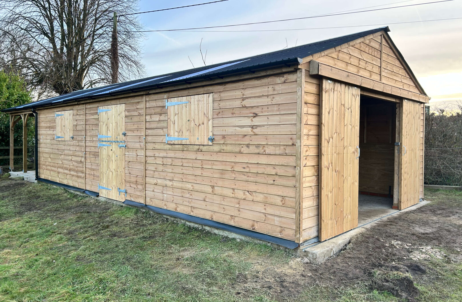 American barn, doors closed