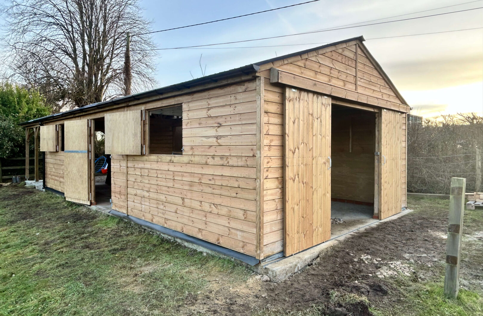 American barn, barn doors and top stable doors open
