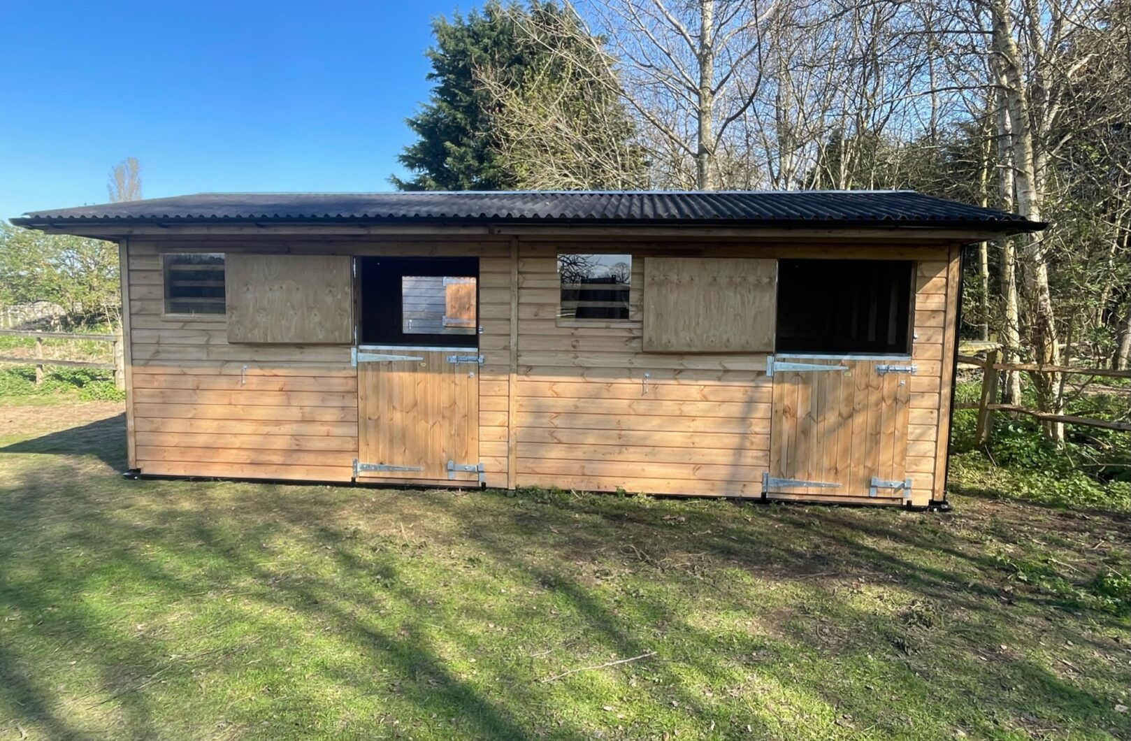 Double mobile stable with golden brown finish, front on