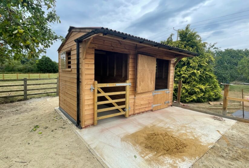 Dinkey Donkey Stable and Shelter