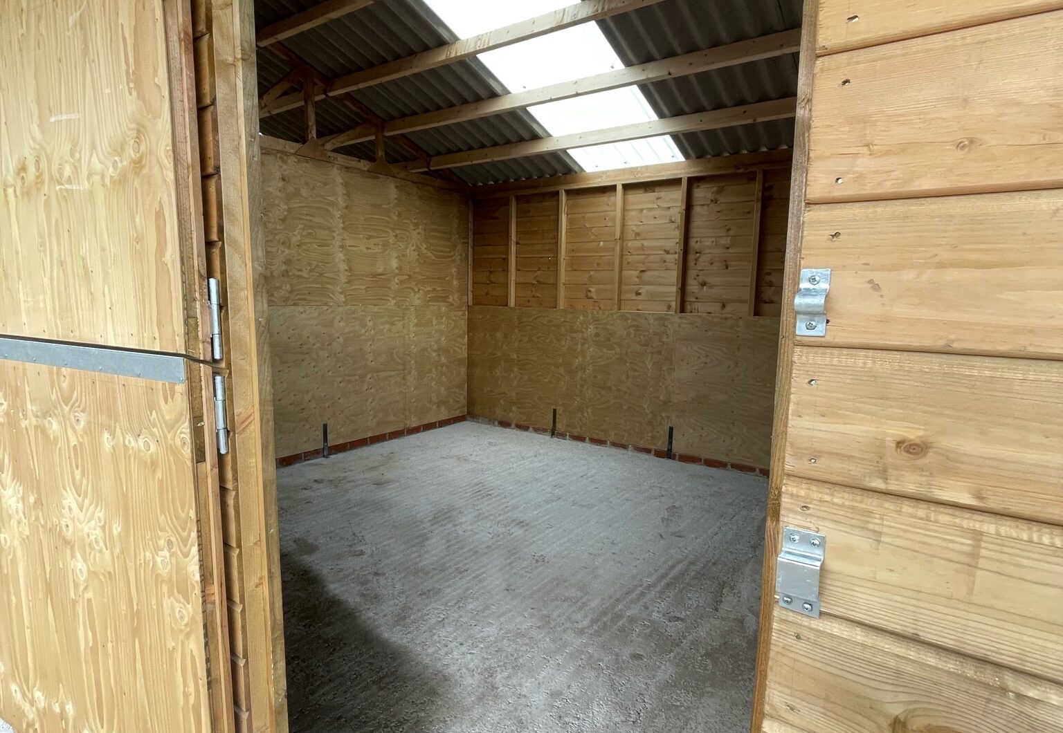 Internal stable