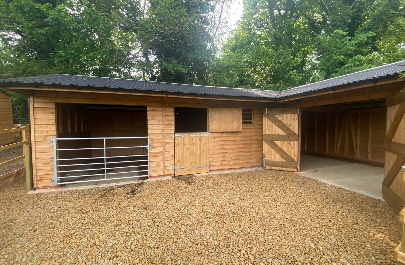 L-Shape Stable Block and Field Shelter