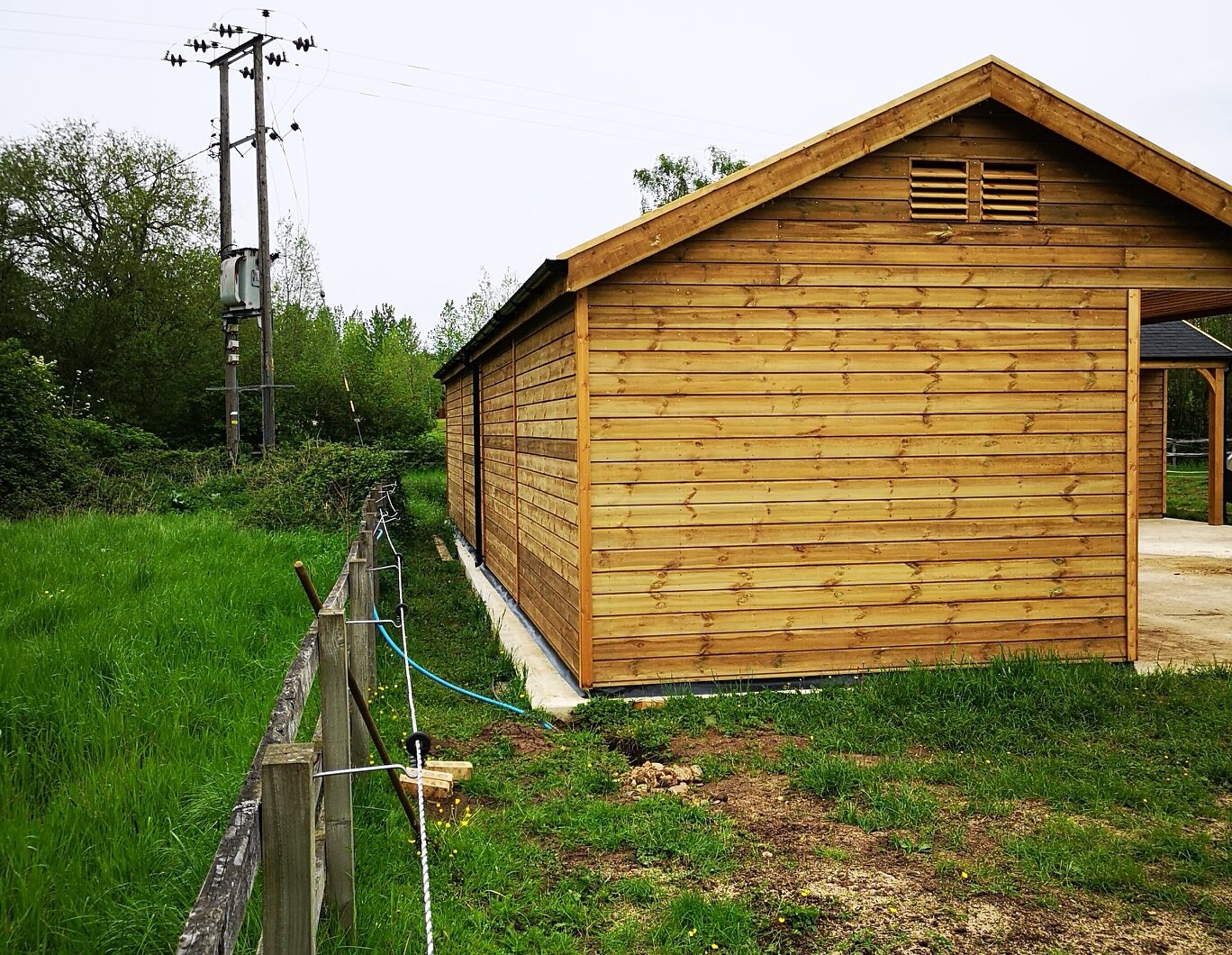 backside of l shape stable block