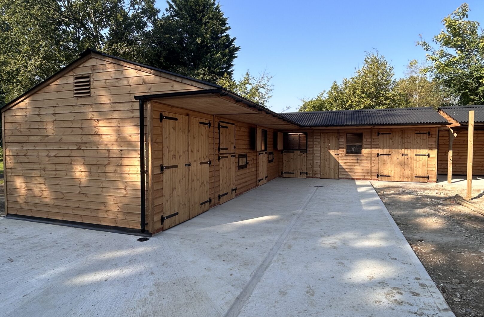 L-Shape Stable Block with Black Ironmongery