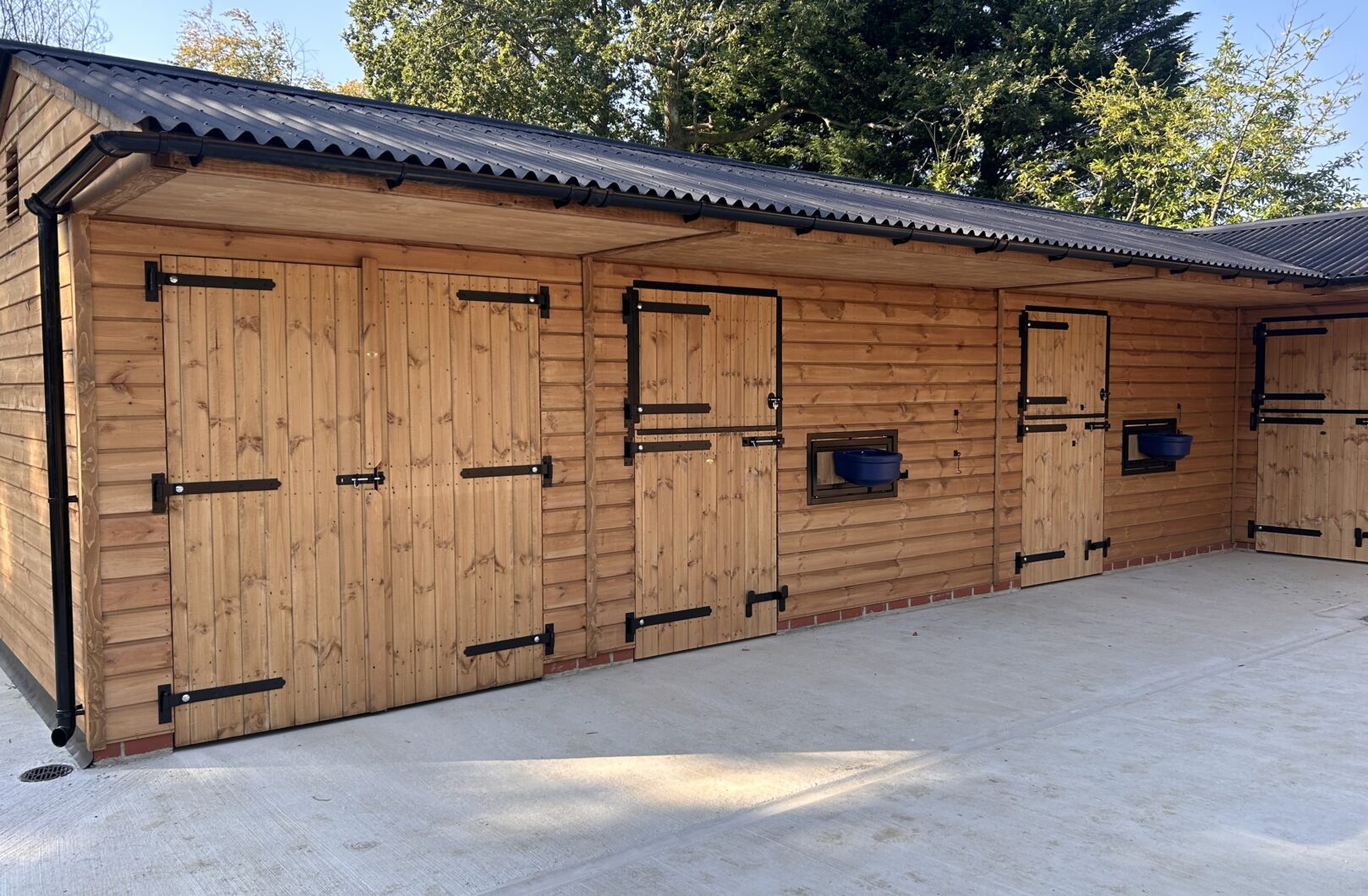 L-Shape Stable Block with Black Ironmongery