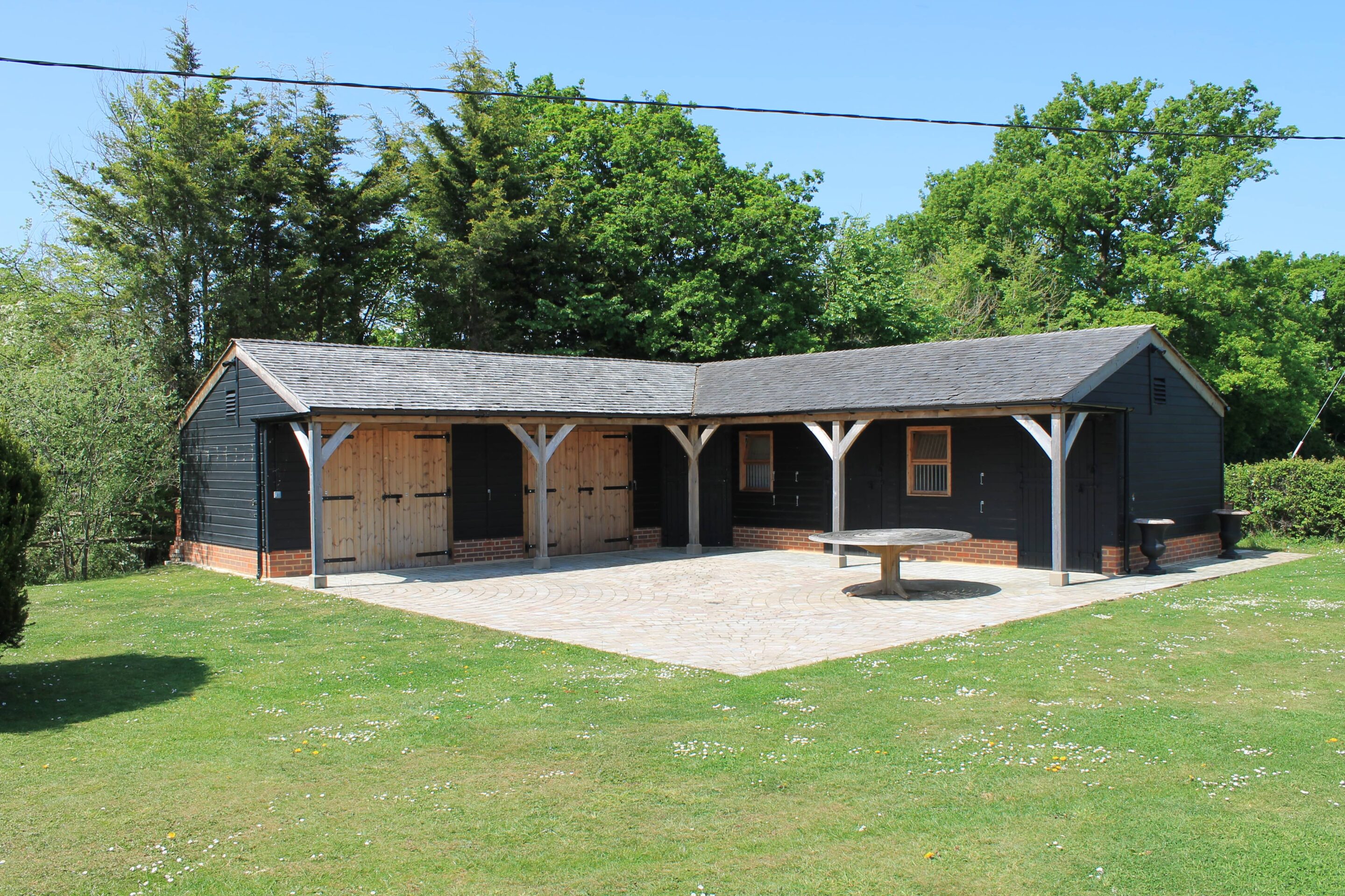 L-Shape Stable Block with Cedar Shingles - Prime Stables