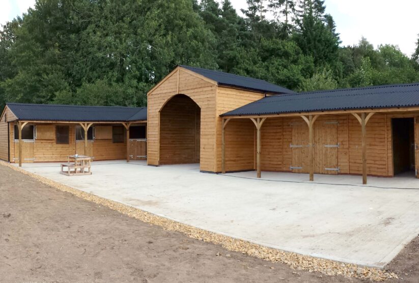 L-Shape Stable Block with Ride Through Archway