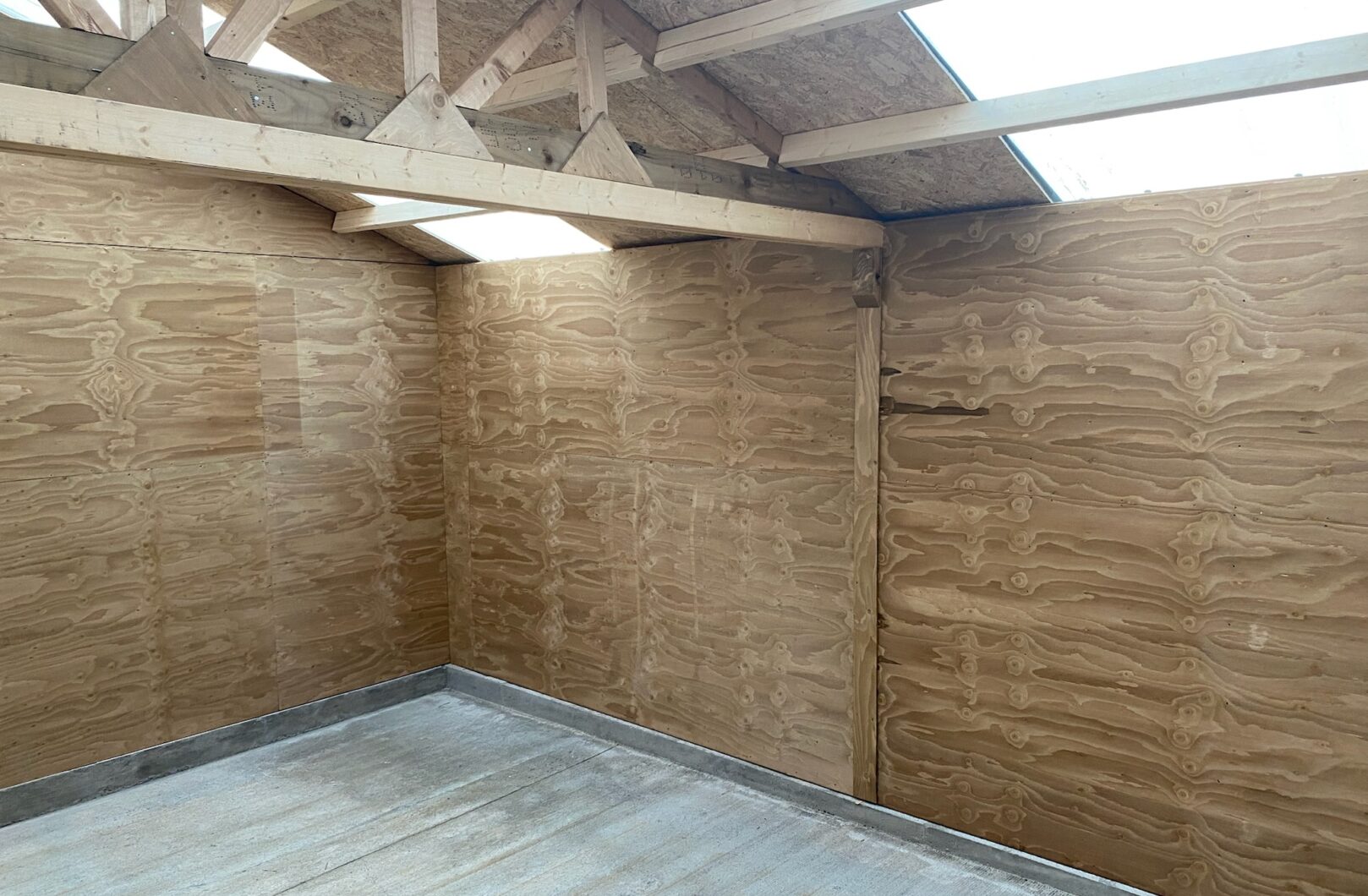 Internal stables fully lined