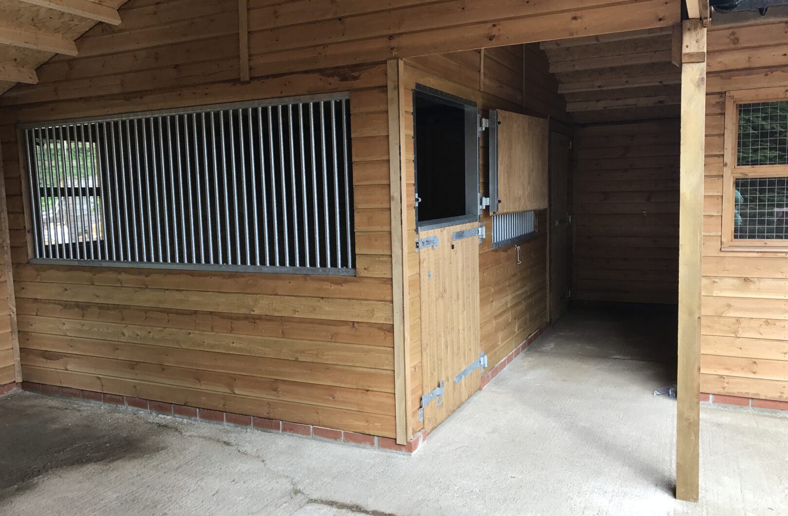 Internal large talk grill