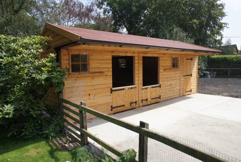 Stable Block with Pony Doors and Felt Shingle left