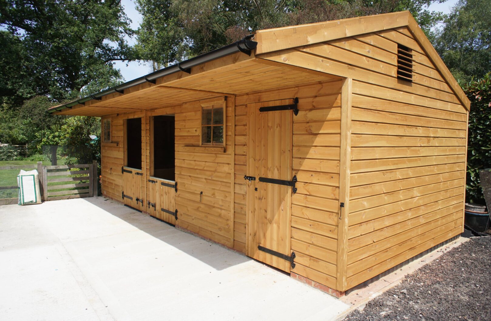 Stable Block with Pony Doors and Felt Shingle right
