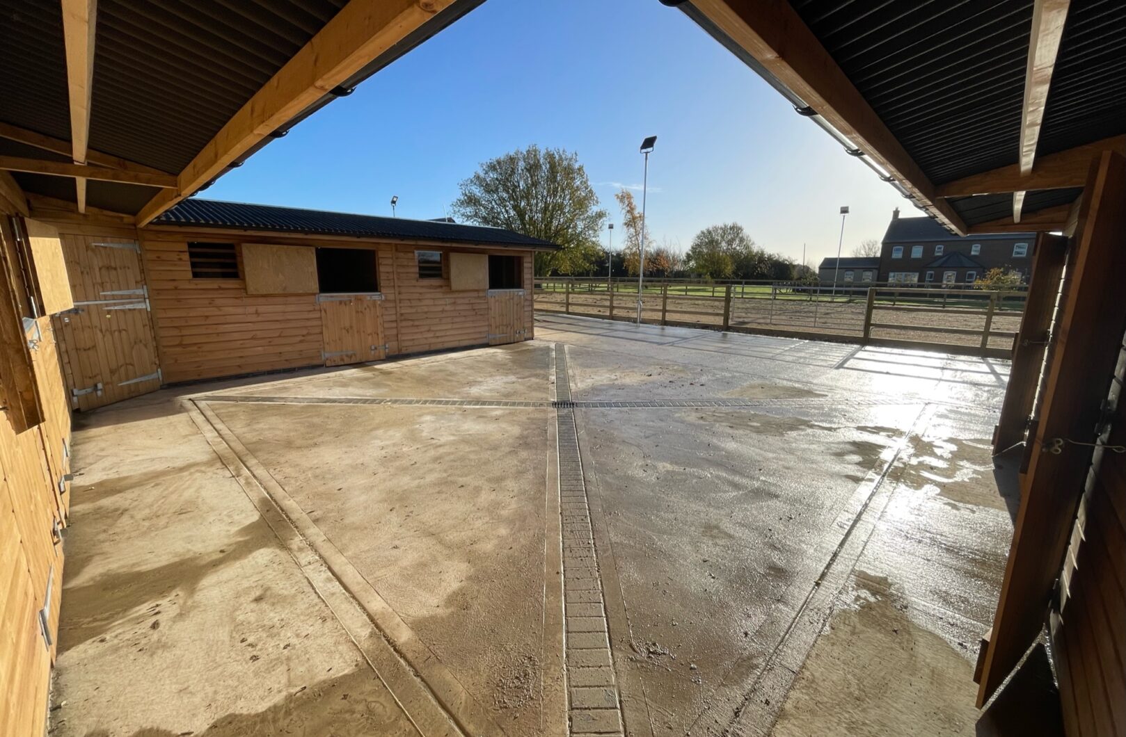 U-Shape Stable Block with Corner Boxes