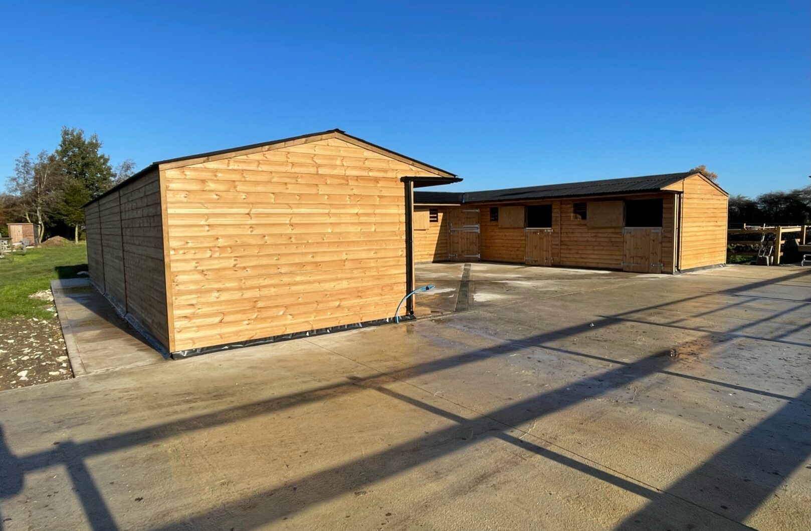 U-Shape Stable Block with Corner Boxes