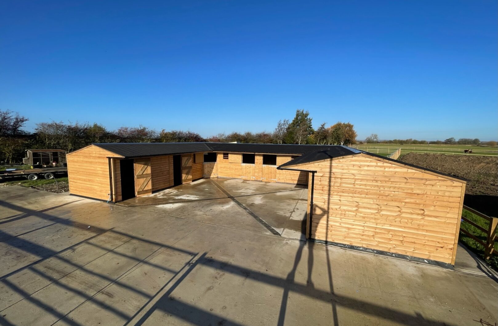 U-Shape Stable Block with Corner Boxes