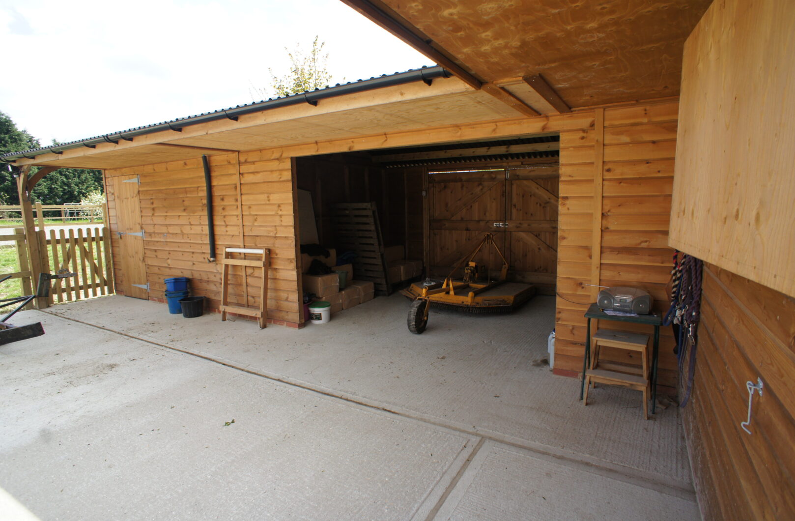Store area with machinery