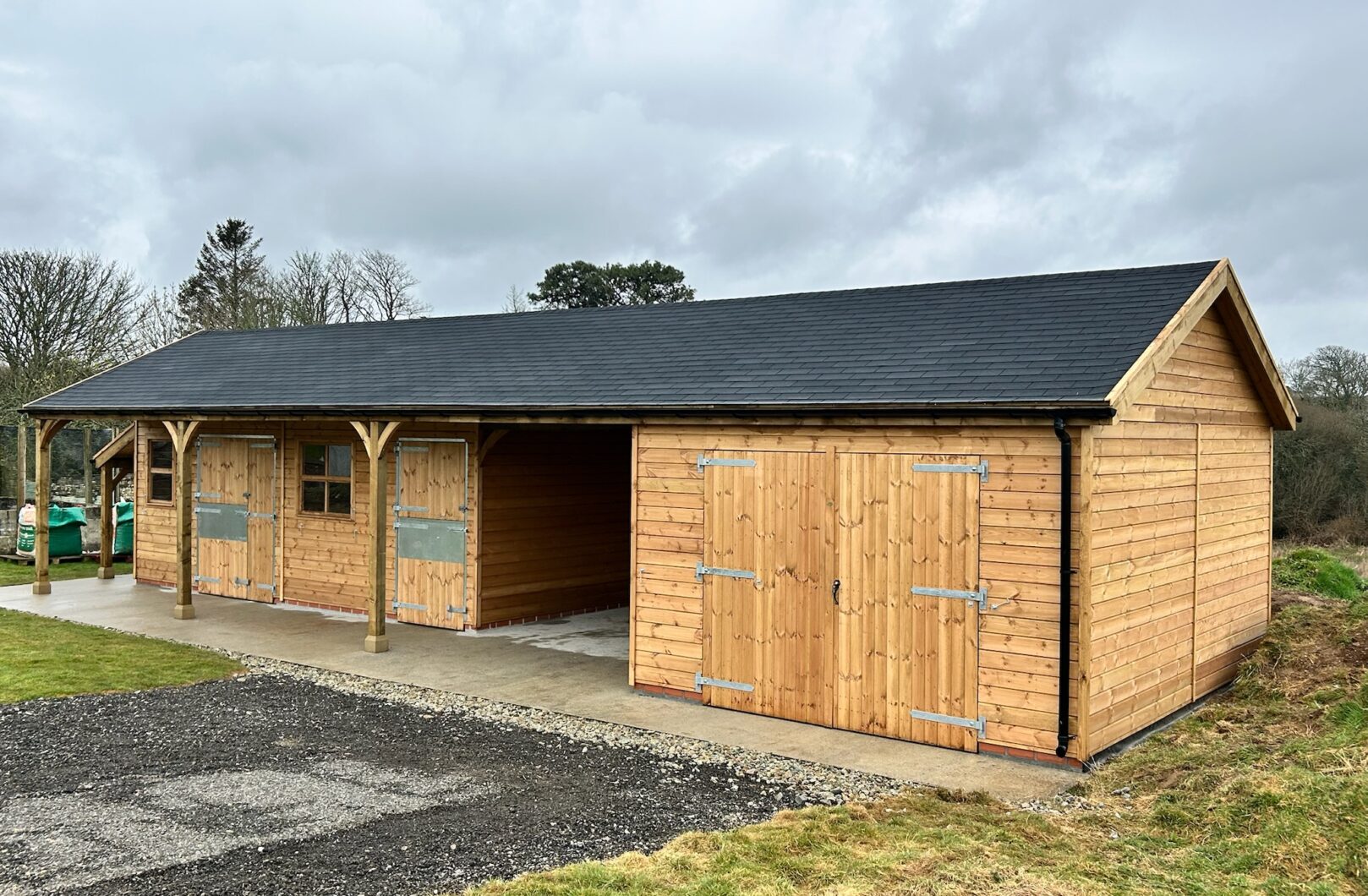 Premier stable block and garage with barn doors
