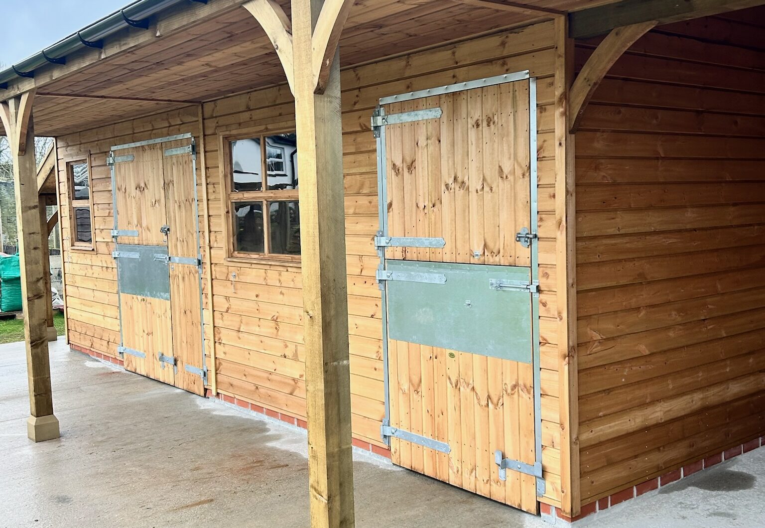 Premier stable block with 3 part stable door