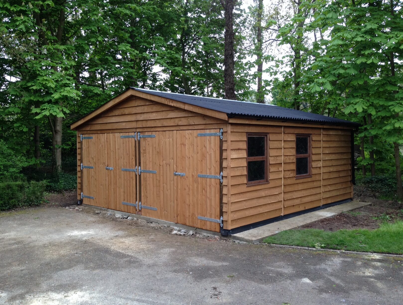 Double Garage with Featheredge Cladding