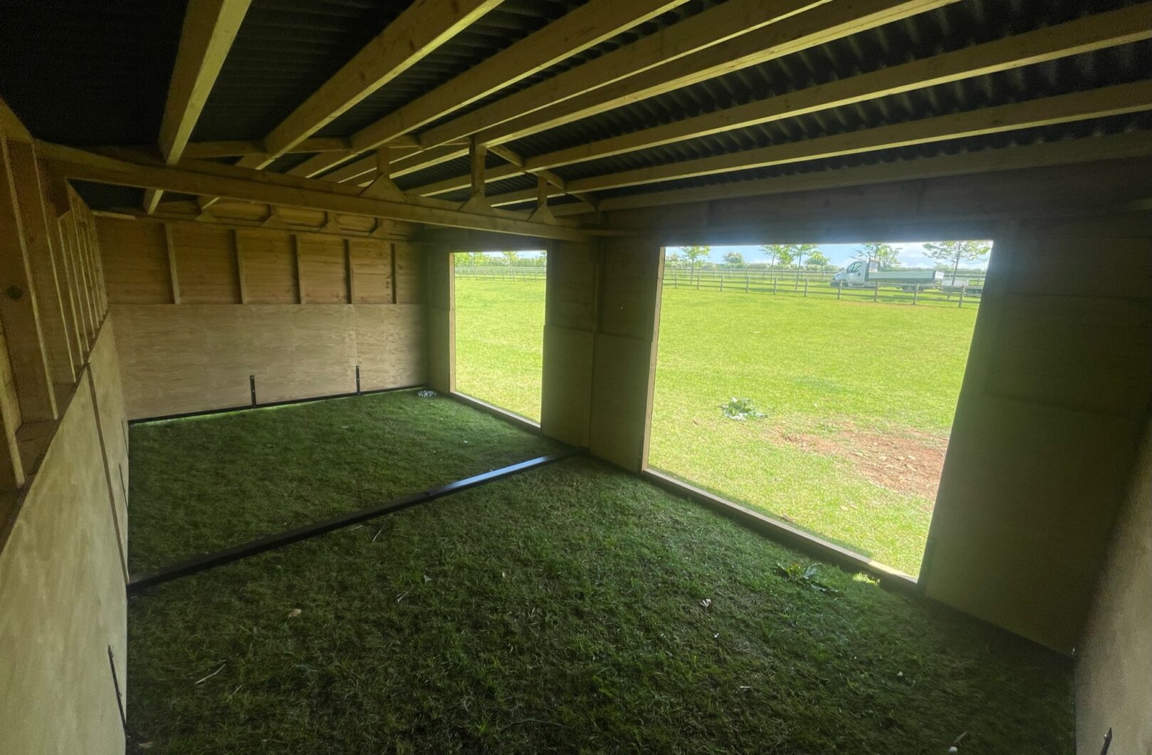 Internal double mobile field shelter