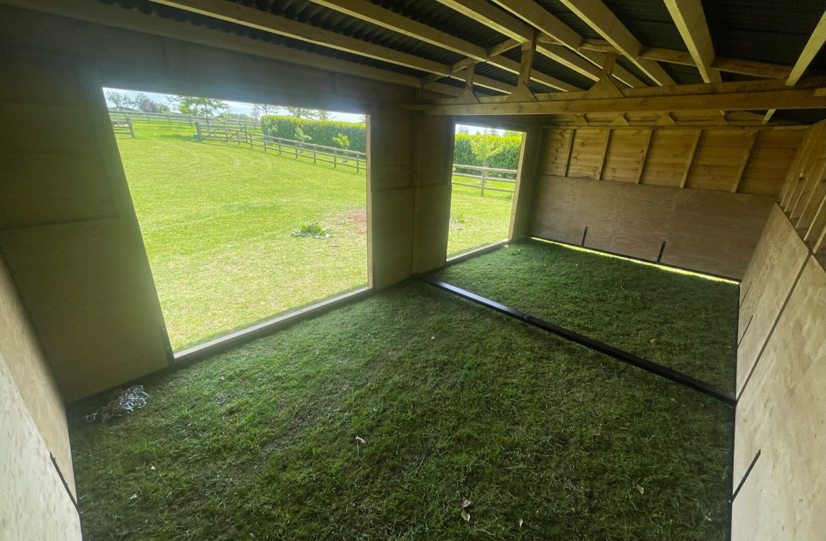 Double mobile field shelter internal