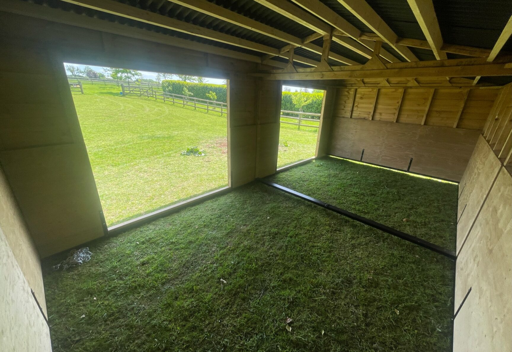 Double mobile field shelter internal