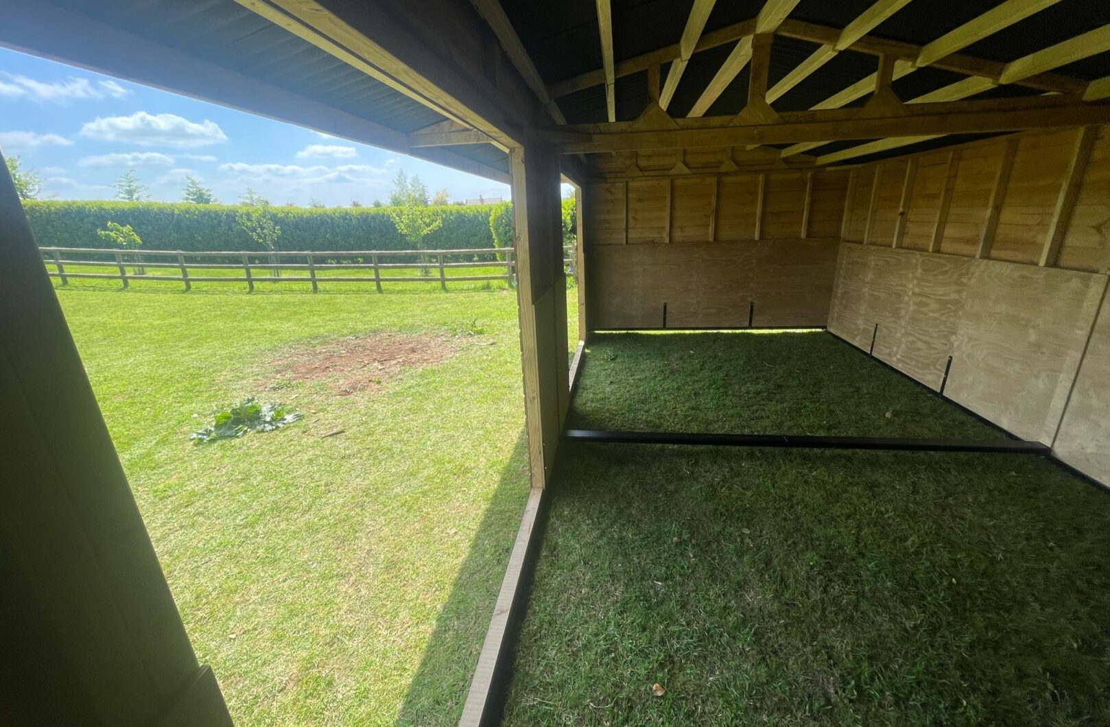 Internal double mobile field shelter