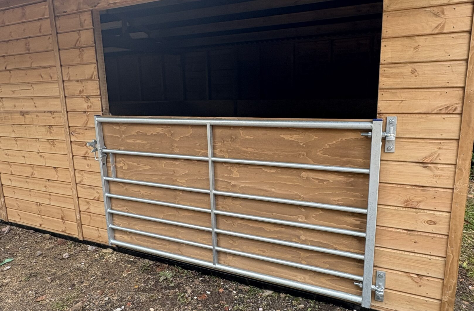 Ply lined metal gates