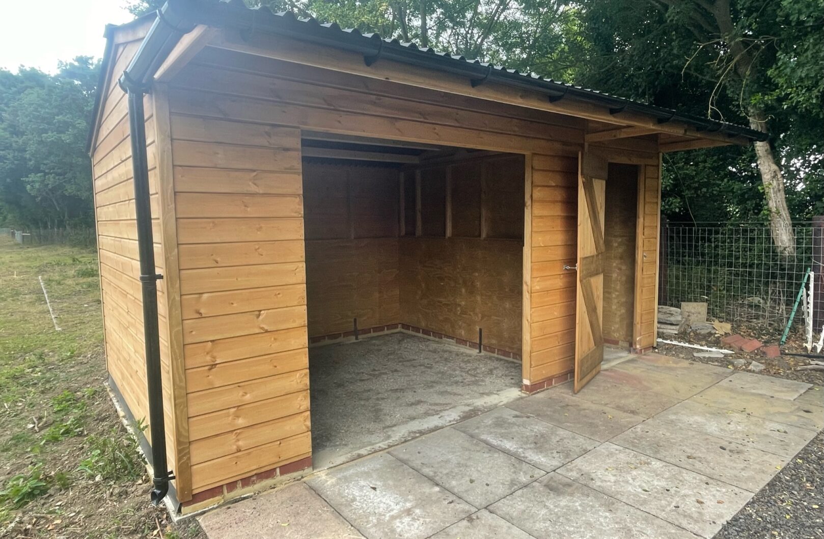 Field Shelter and Tack Room open left
