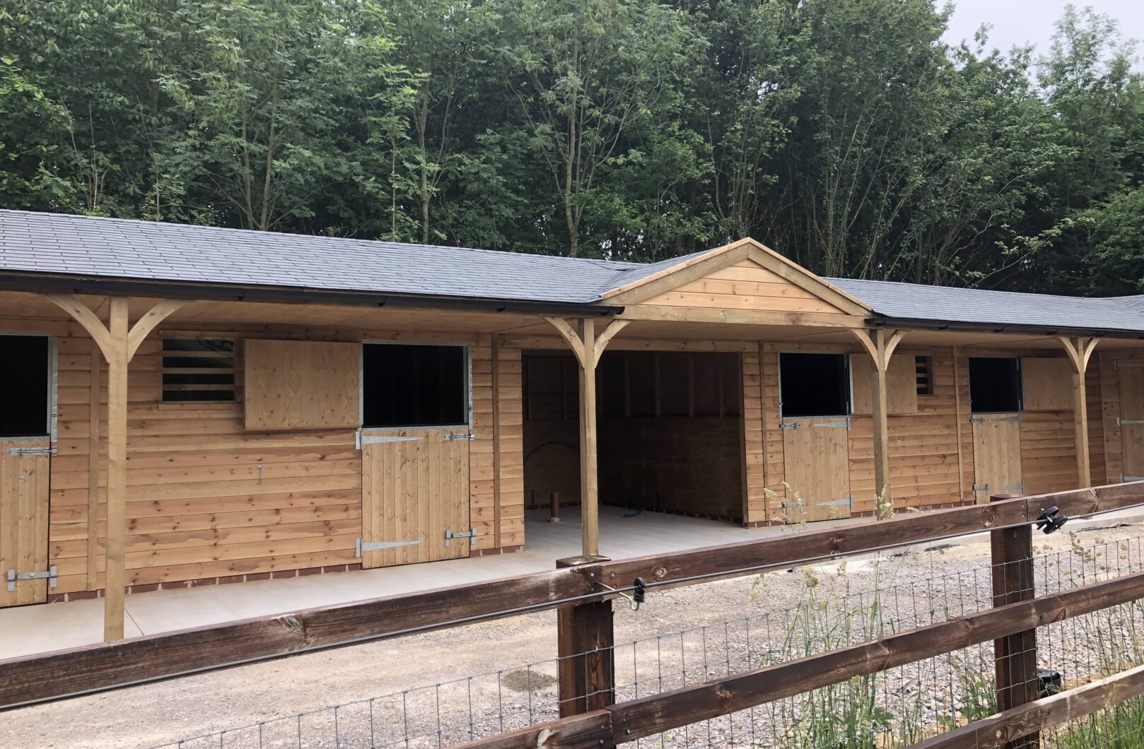 L-Shape Stable Block with Felt Shingles
