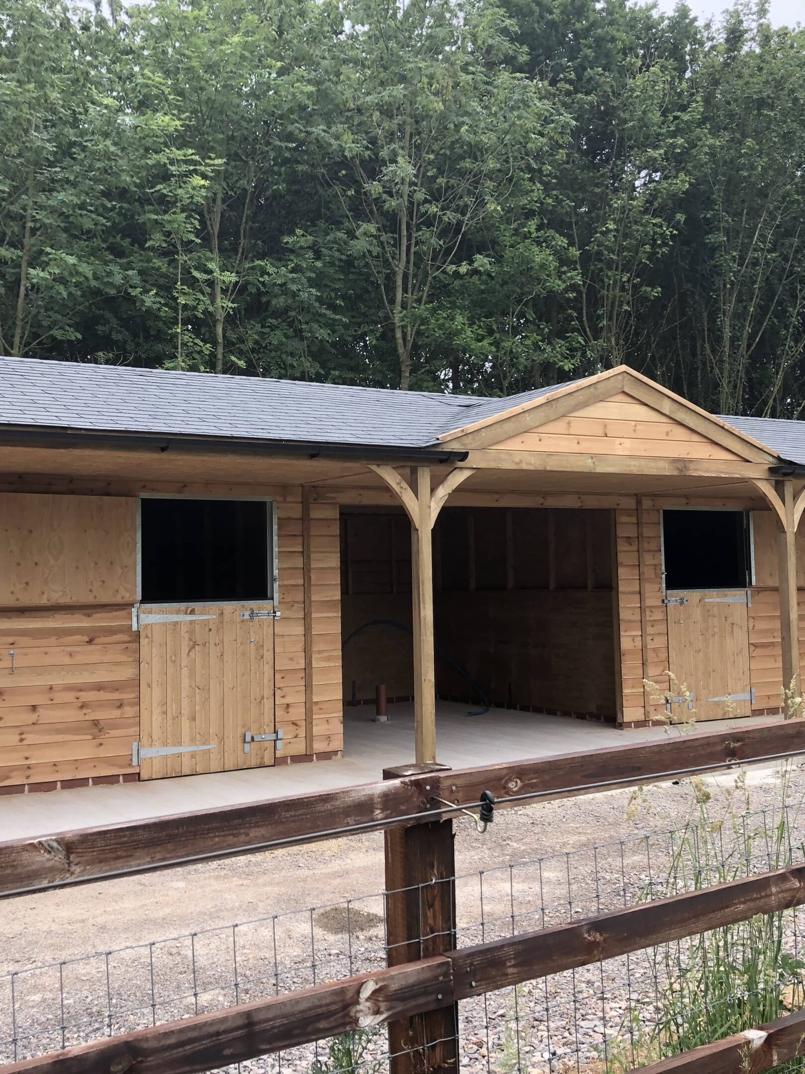L-Shape Stable Block with Felt Shingles