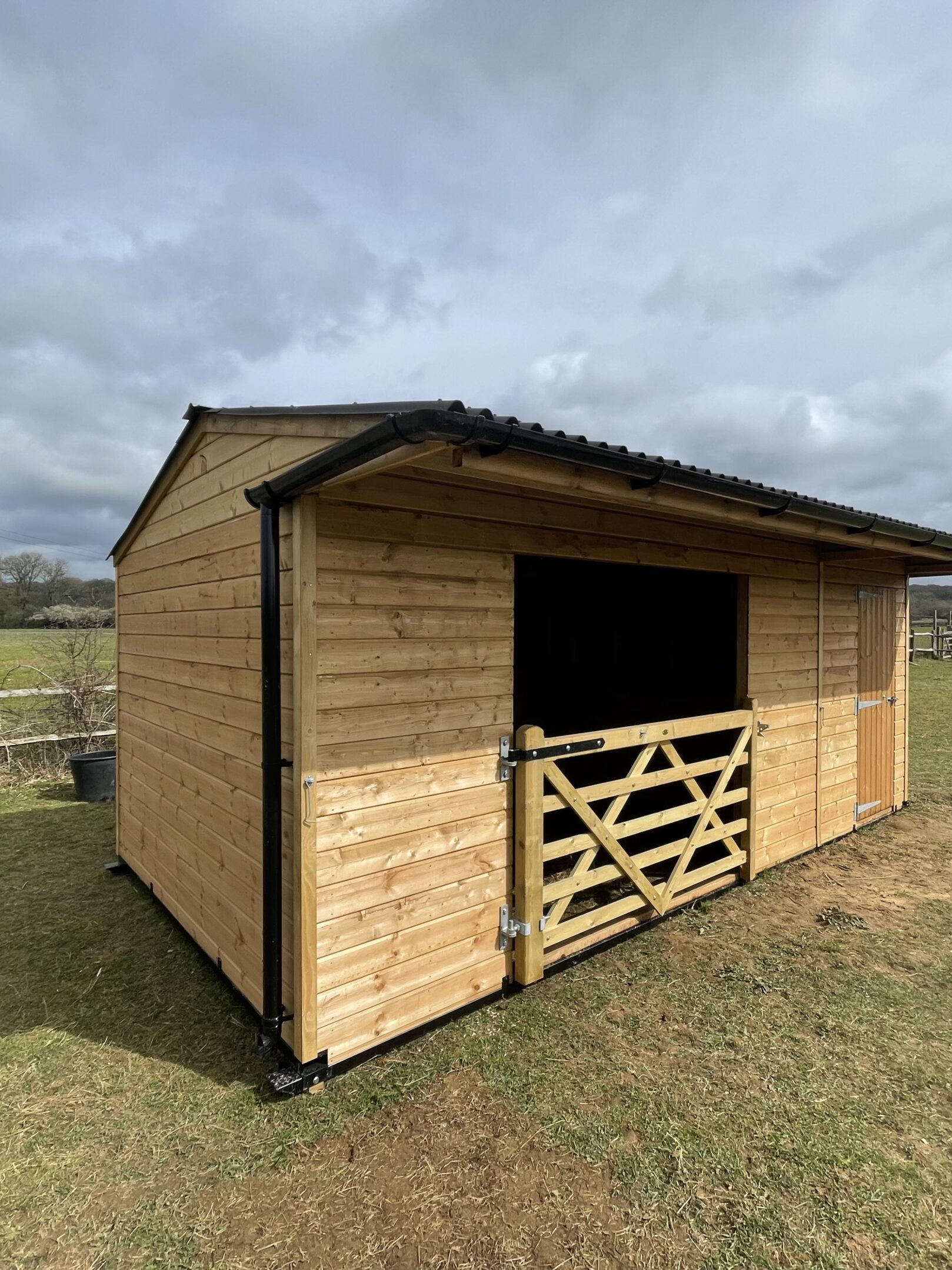 Single Mobile Field Shelter and Tack Room with Gate