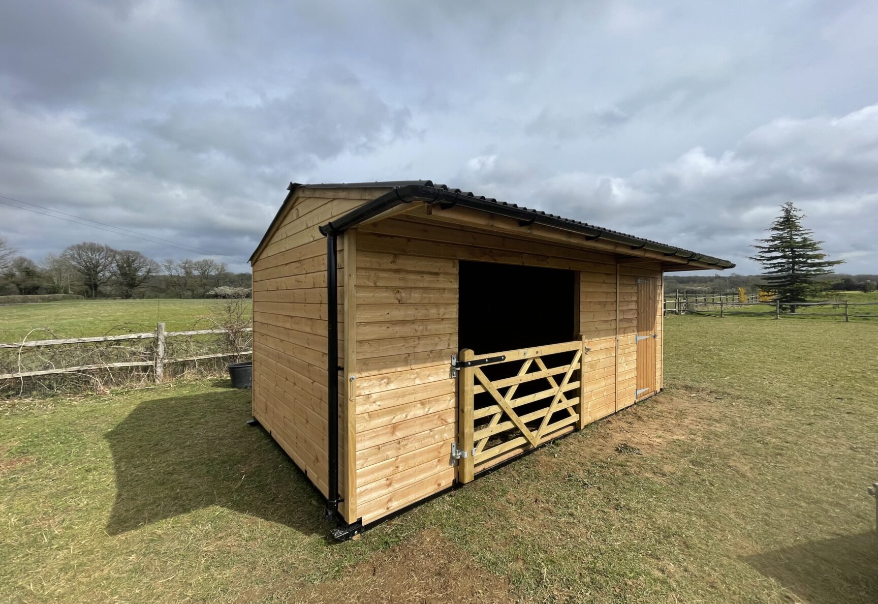 Single Mobile Field Shelter and Tack Room with Gate