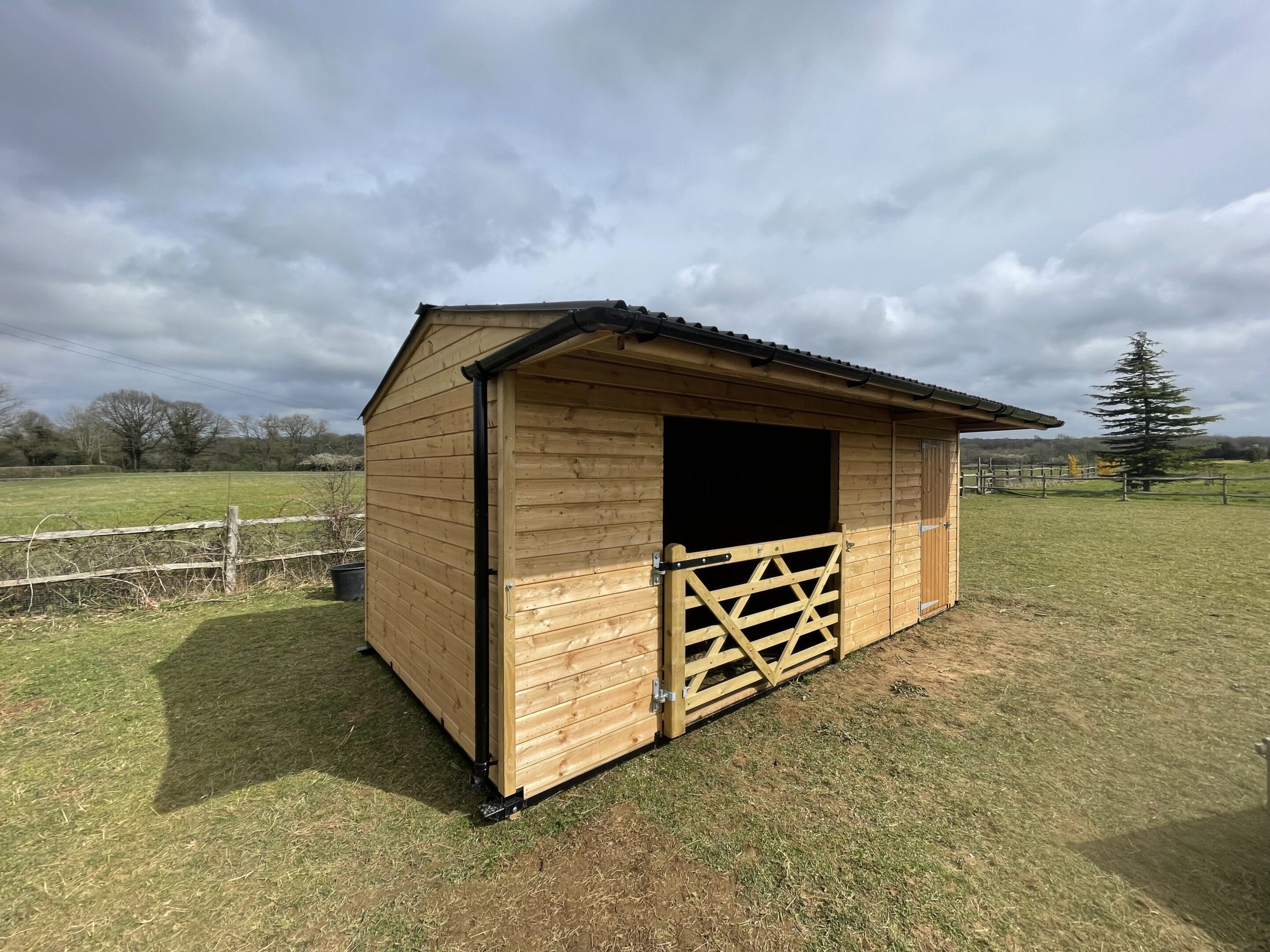 Single Mobile Field Shelter and Tack Room with Gate