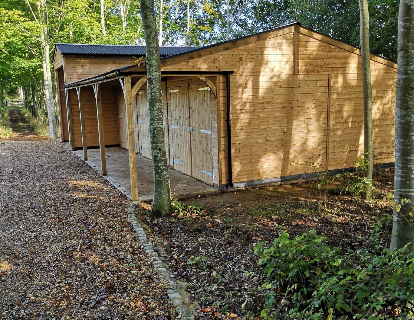 Triple Garage with Horse Box Bay