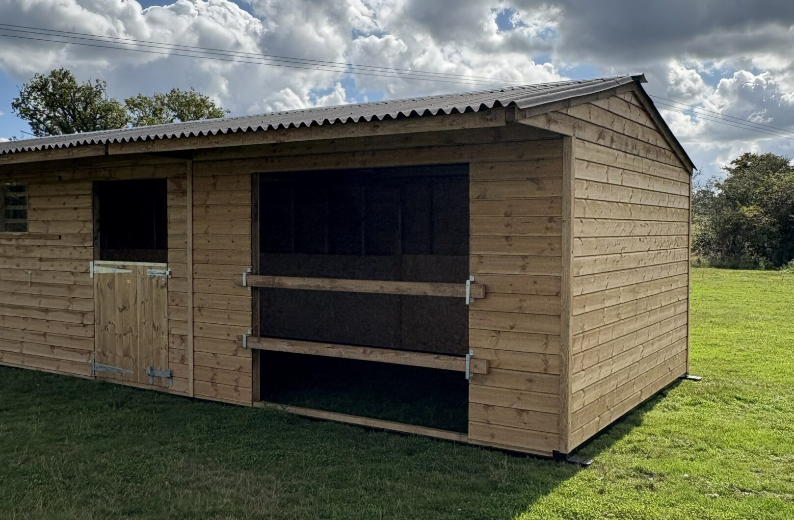 Triple Mobile Field Shelter - Sussex slip rails