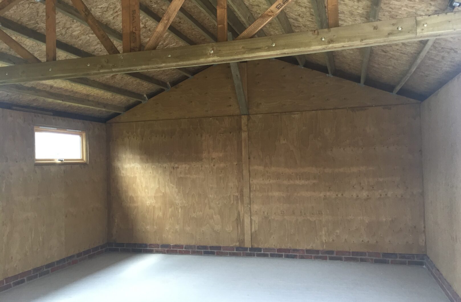 Internal workshop fully lined