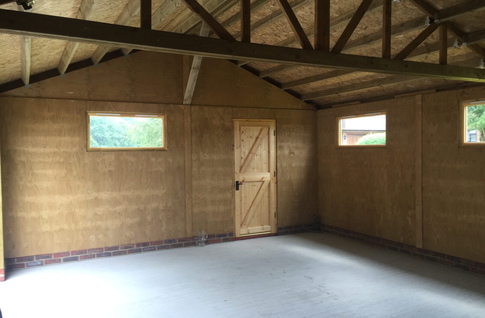 Internal workshop fully lined