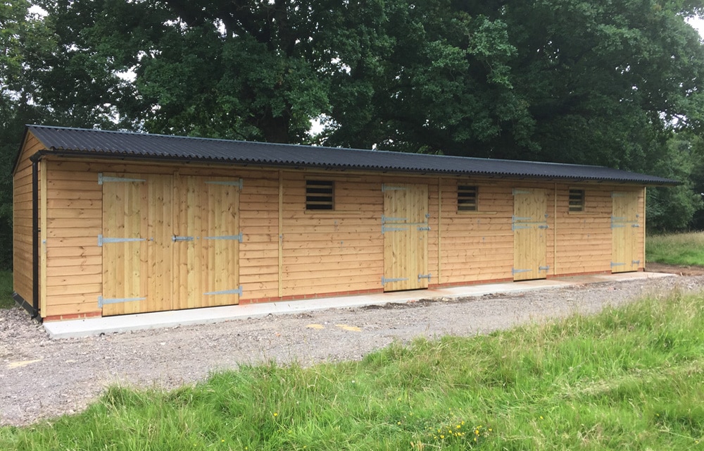 3 x Stables With Hay Barn