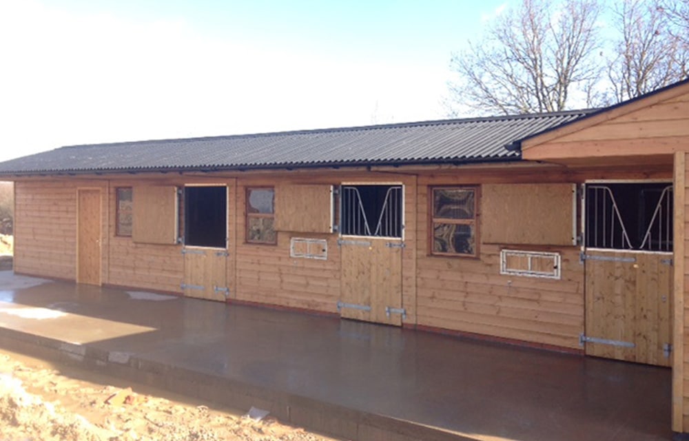 L Shape Stable Block (France)