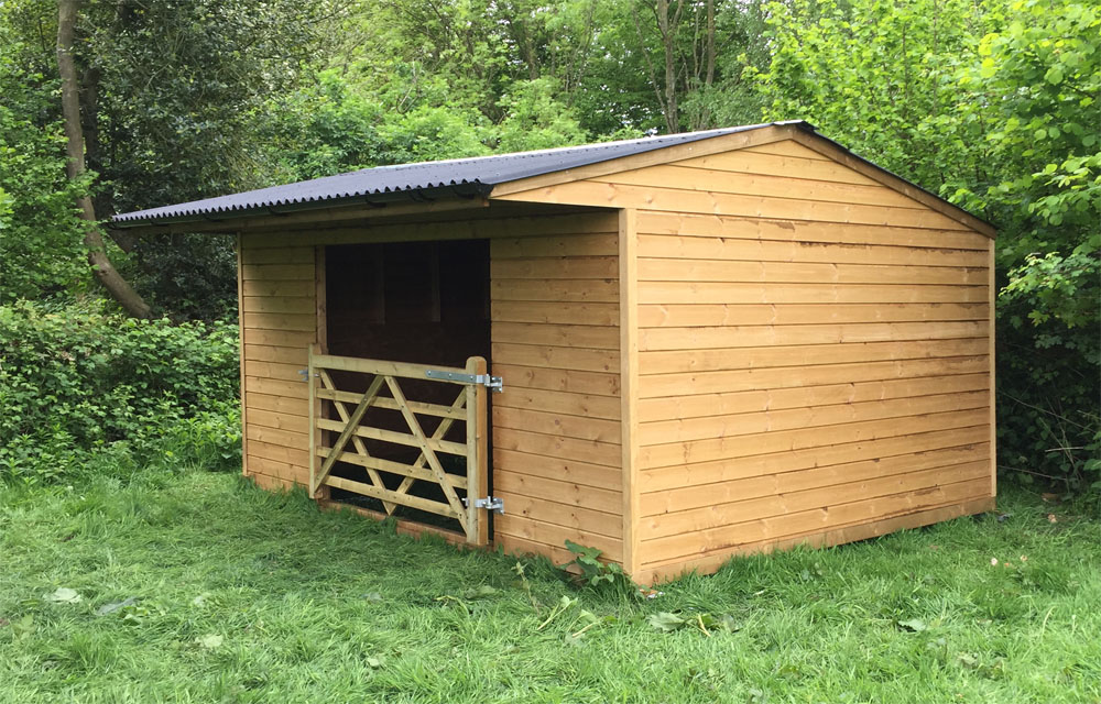 Single Mobile Field Shelter with Wooden Gate