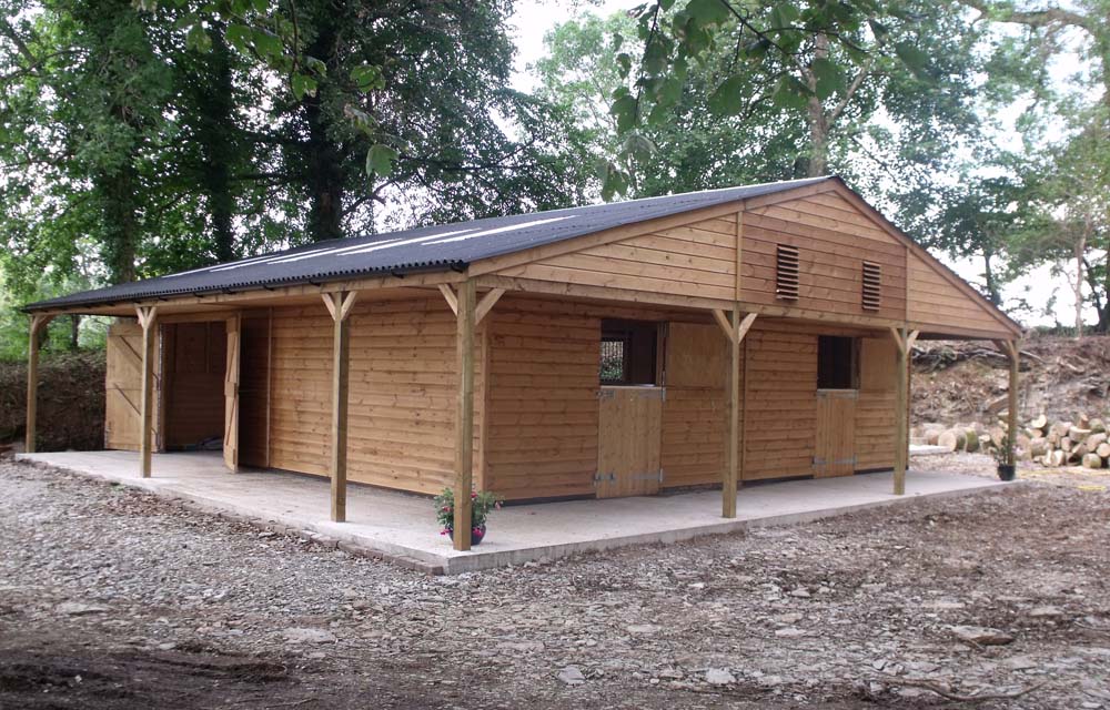 Bespoke American Barn With Double Overhang