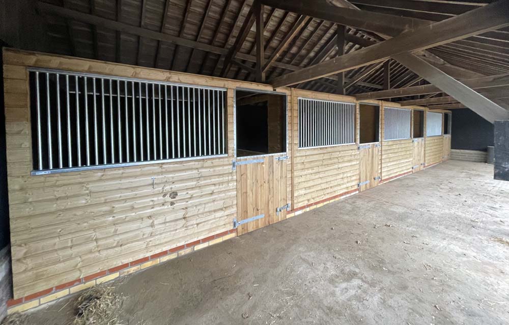 Row of 4 x Internal Stables (Royal)