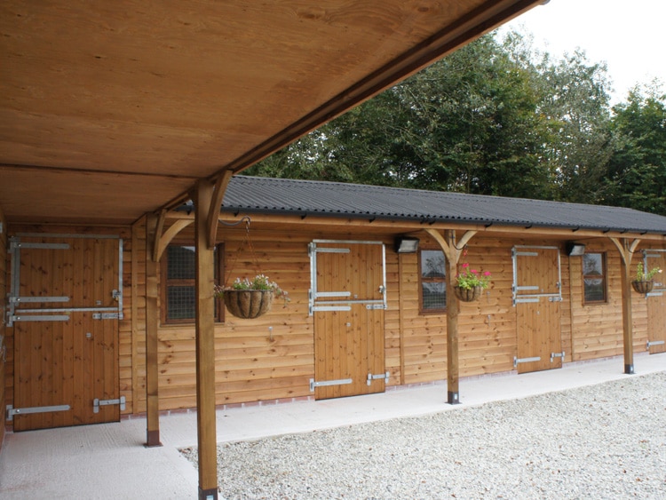 L Shape Stable Block Prime Stables