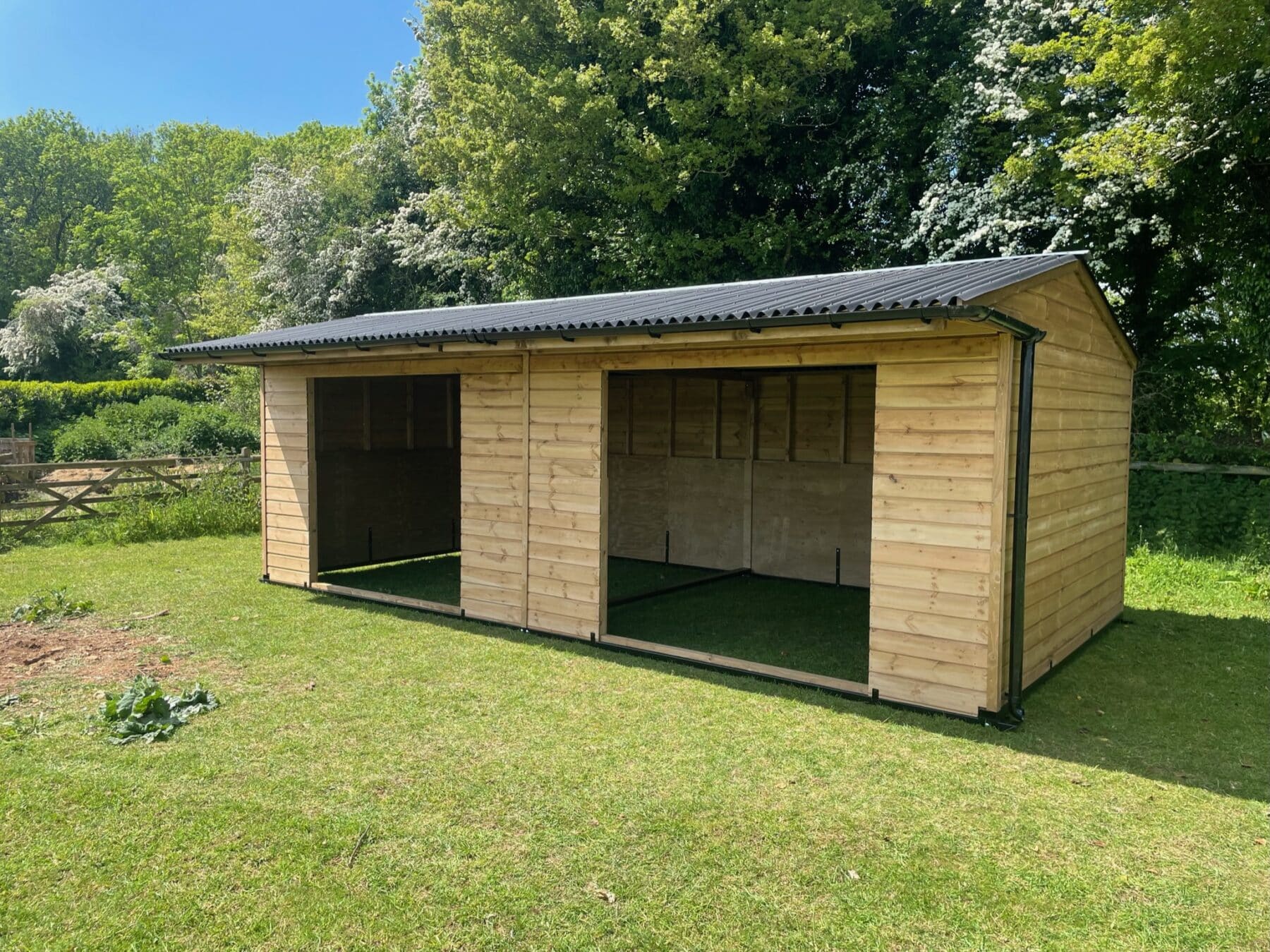 Double mobile field shelter with 0.9 overhang on a grassy field