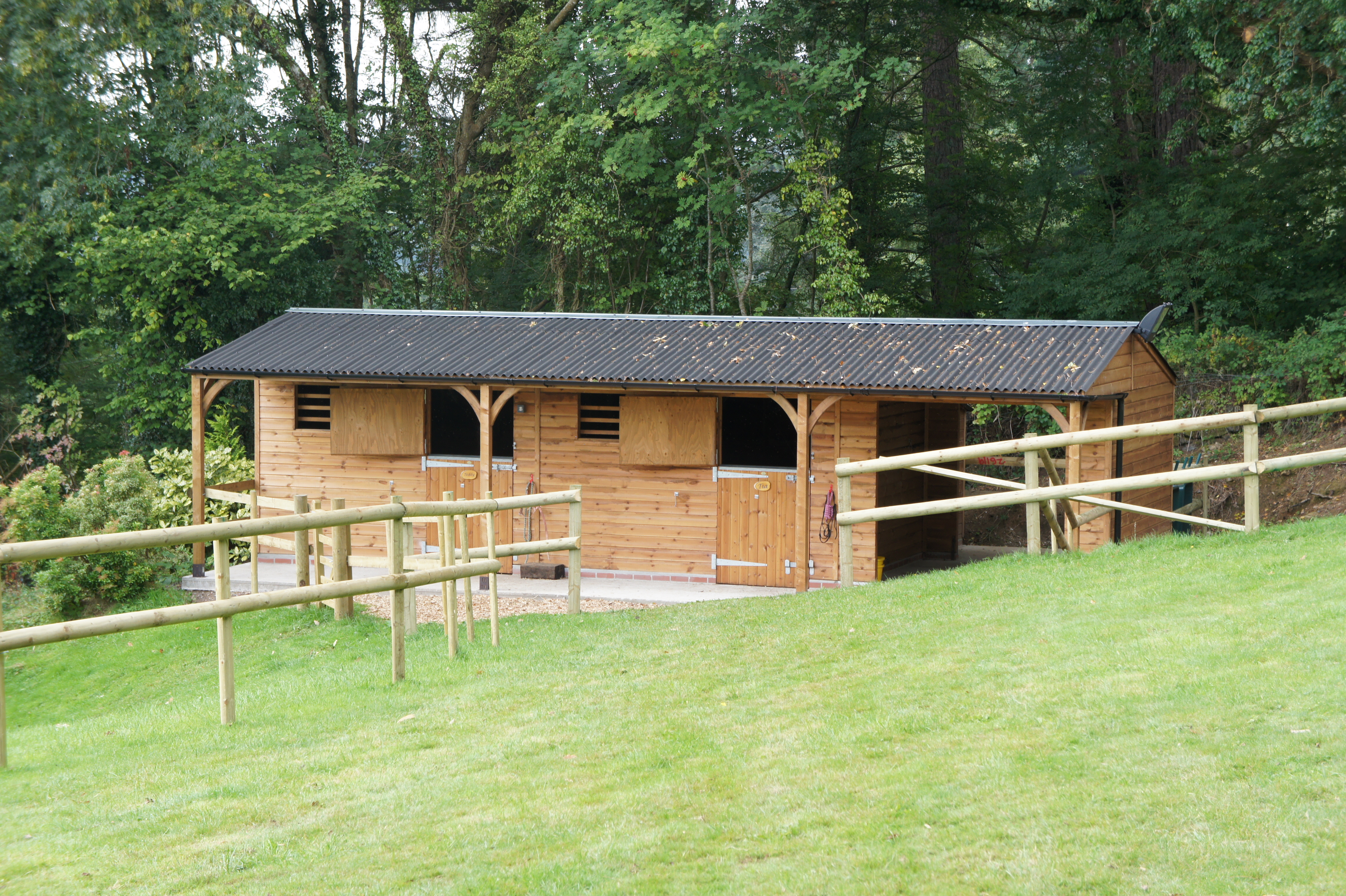 Horse stable (raynor)