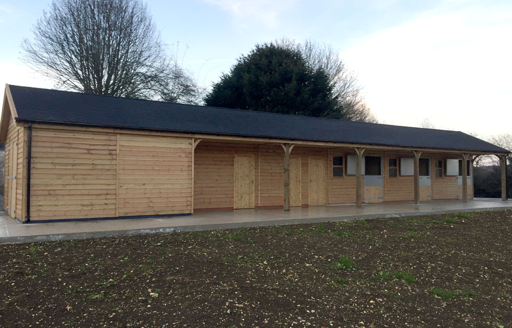 Three Stables, Tack Room, Feed Room, WC & Hay Barn