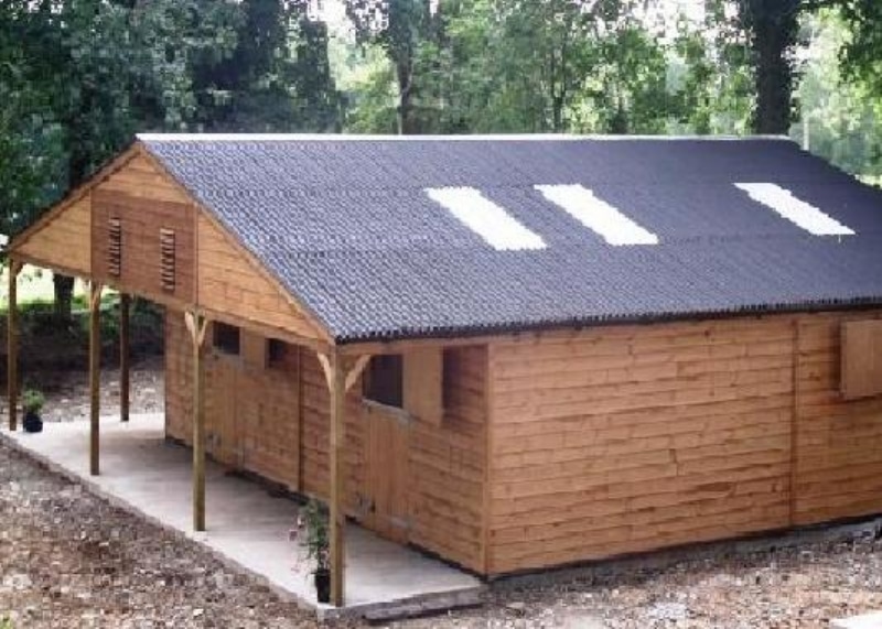 bespoke american barn with double overhang - prime stables