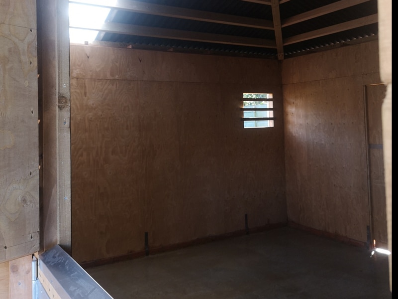 Inside foaling box with clear roof sheet and vent