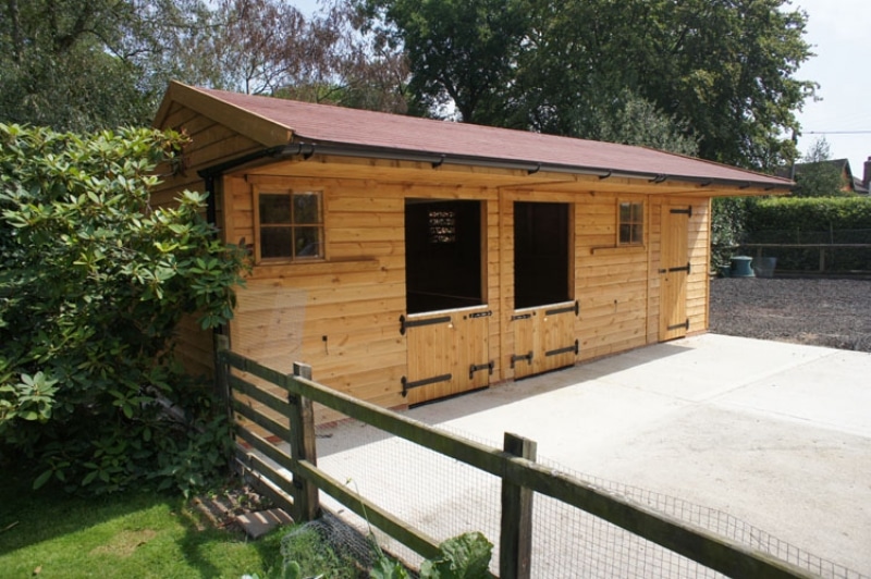 small stable block - felt shingle roof - prime stables